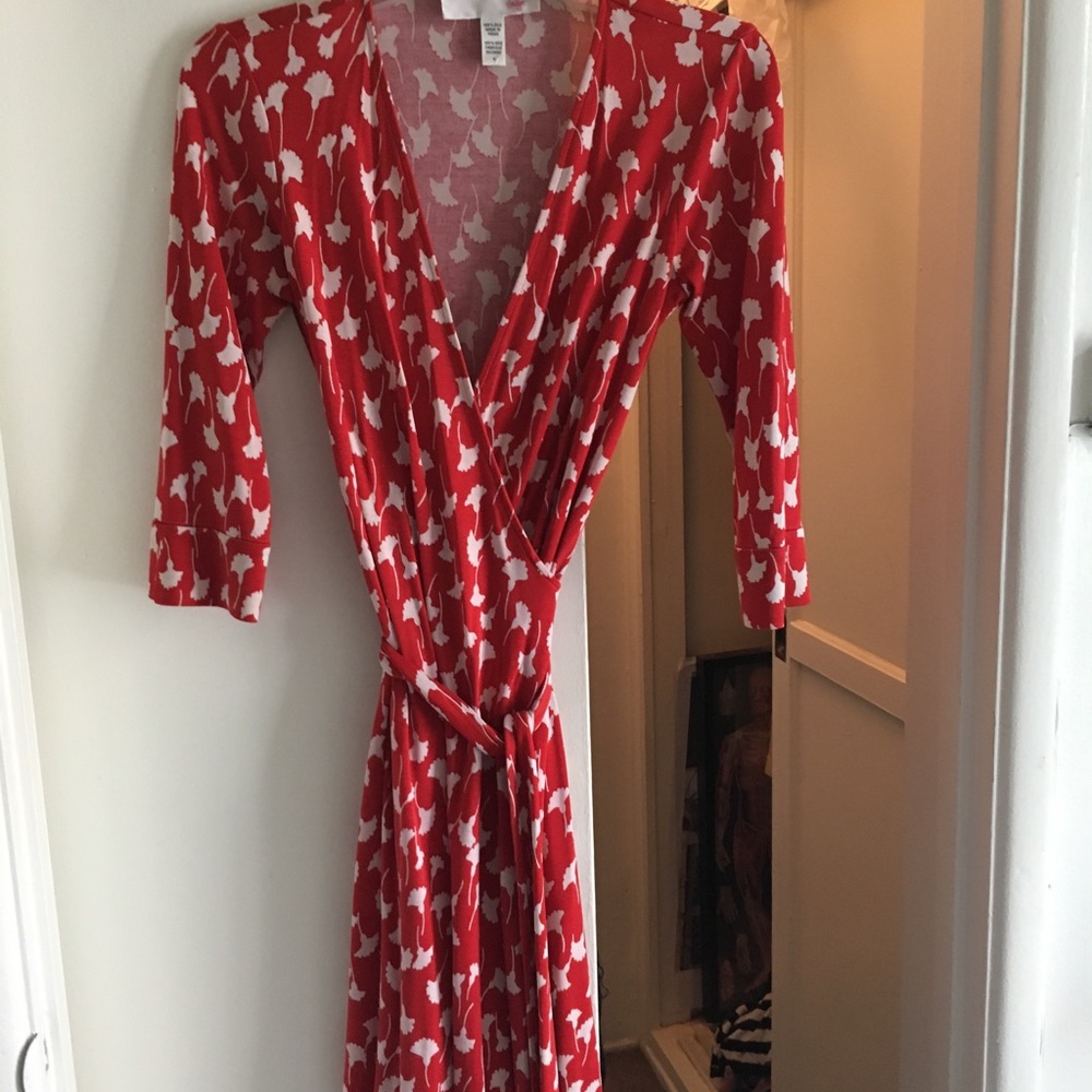 DIANE VON FURSTENBERG VINTAGE WRAP DRESS SIZE 4